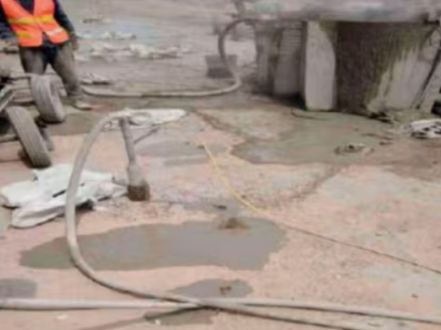 宁安水泥混凝土路面板底注浆技术 路面脱空注浆整治方案