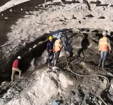 宁安隧道拱顶带模注浆料，微膨胀注浆料的特点及施工工艺